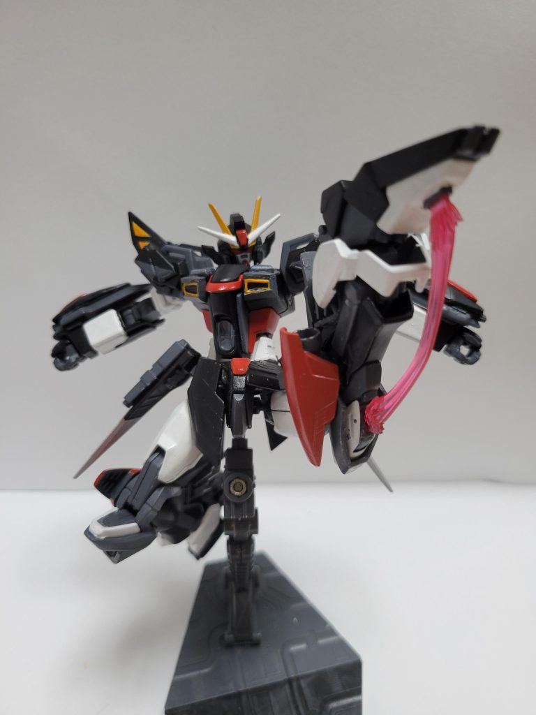 あくまでも人体ではなく「ガンプラ」なのでこういう蹴り方もできるのですトウ,ヘアーッ!