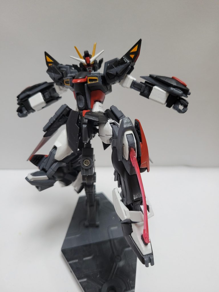 グリフォンビームブレイド膝のニードルガン内蔵追加装甲をパージすると展開できます