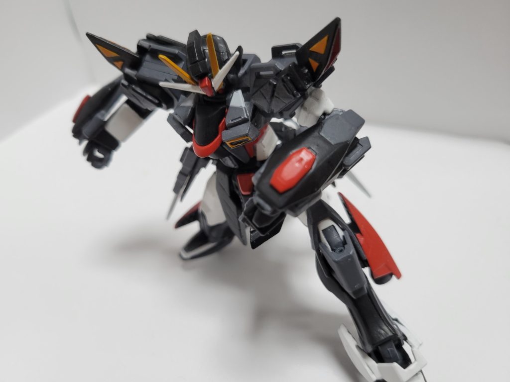 腕の多機能ガントレットシールド耐ビームコーティングにより普通のシールドとして使える他、ストライクフリーダムのものをベースとしているためビームシールドを展開できますグレイズの腕の構造を組み込んでいるのでグリグリ動きますガントレットっていいですよね!!!!