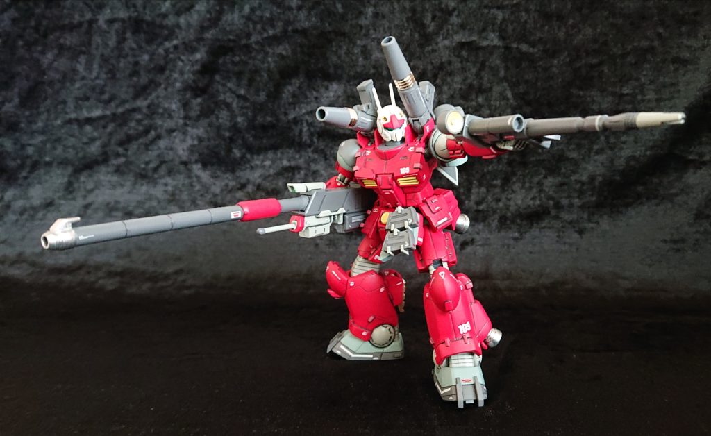 両手に武器もOK。ガンキャノンのビームライフルはコッカイイと思うのはうちだけ😊