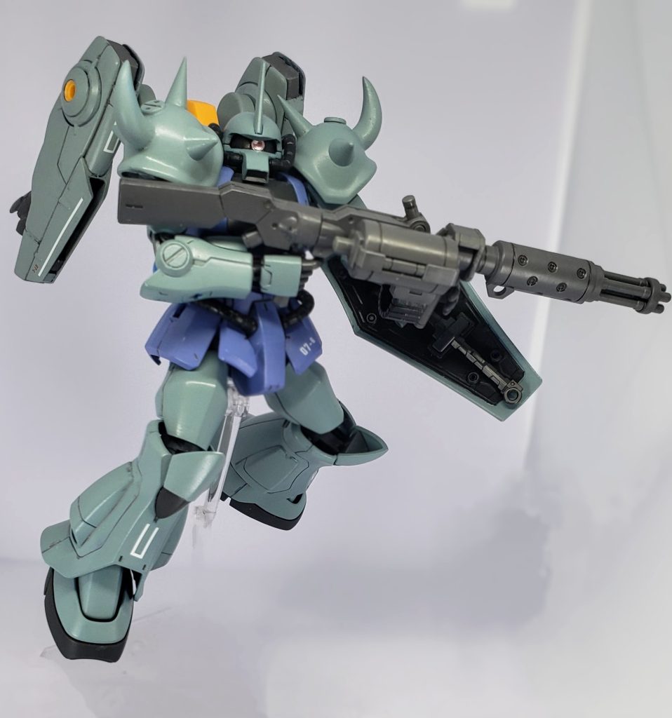 空を飛ぶ機体にはデカい重火器が良く似合う。空中からガトリングガンで弾幕食らわせて面を制圧するイメージ。