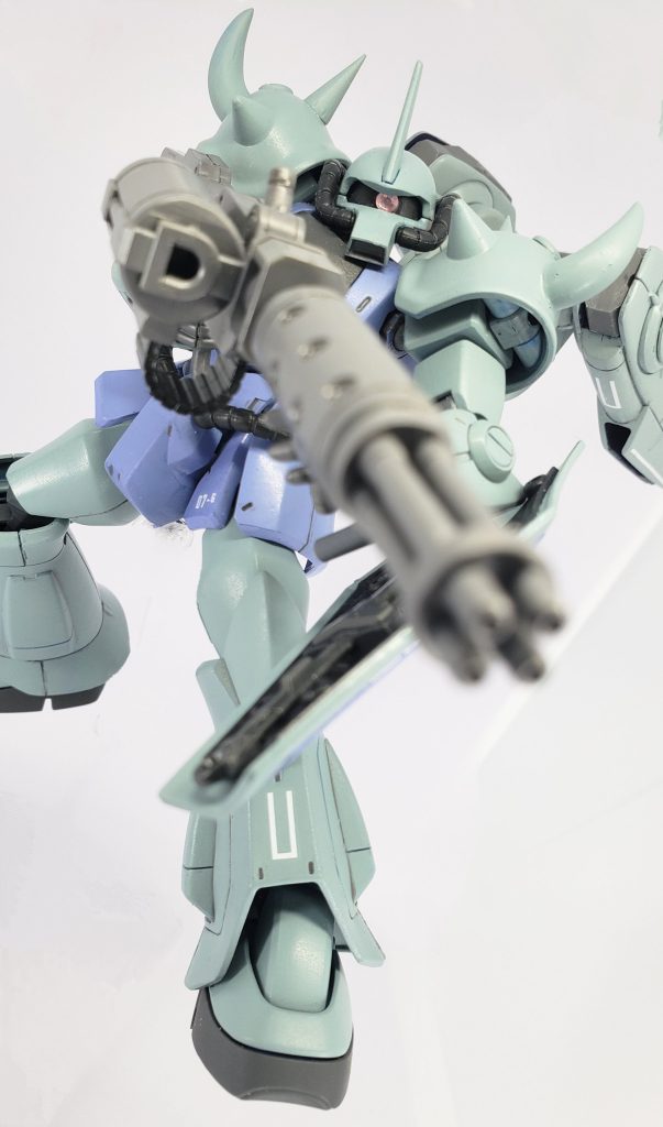 大型ガトリングガンをぶっぱなすグフ!格闘機体の射撃特化装備良いよね……。