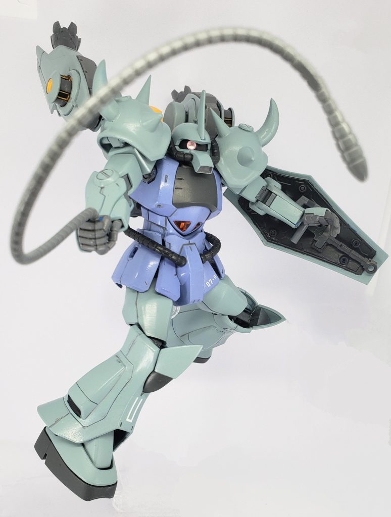 射撃で相手を怯ませてヒートロッドで捕縛。零距離ガトリングガンをぶちこむなり、僚機とフルボッコにするなり好きな攻撃をくれてやれ!