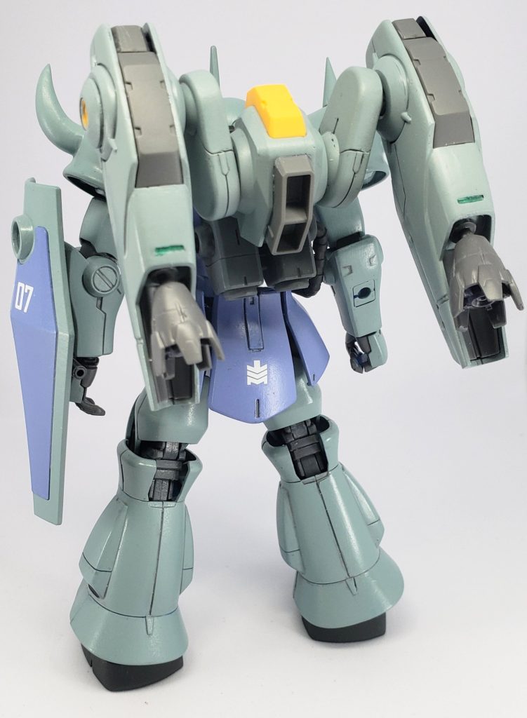 みんな大好き、ミラソウル社製フライトユニット。俺デミトレーナーでもやったけど、ビルダーズパーツのバーニアで推進力アップ。色を統一すると専用装備感出ますのう。