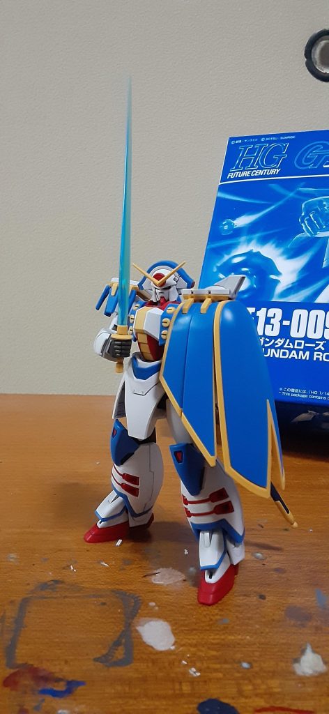 「祖国の名誉と誇りをかけて、戦います‼️」 まずは印象的なポージング。最初登場した時ファイティングスーツ着ないで操作してたけど、あれどうなってんだ?と数日前アニメ見て疑問が…まあ細かいことは気にしないw コアランダーがただコックピット部分が折れるだけでなくスライドするのは新たな発見でした。やはりガンプラはこういうアニメで分かりにくいとこがわかるのが良い。