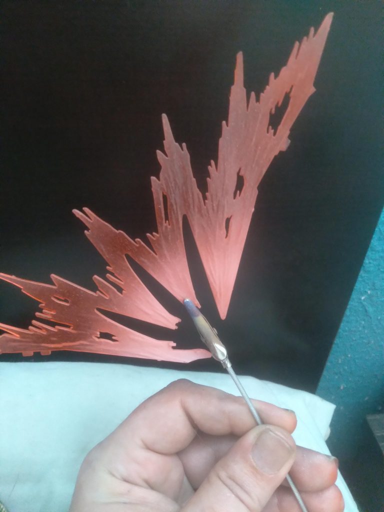 First, I applied white to the inside of the effect parts. Then when over the whole thing in clear red. Lastly, I sprayed some pink on it.