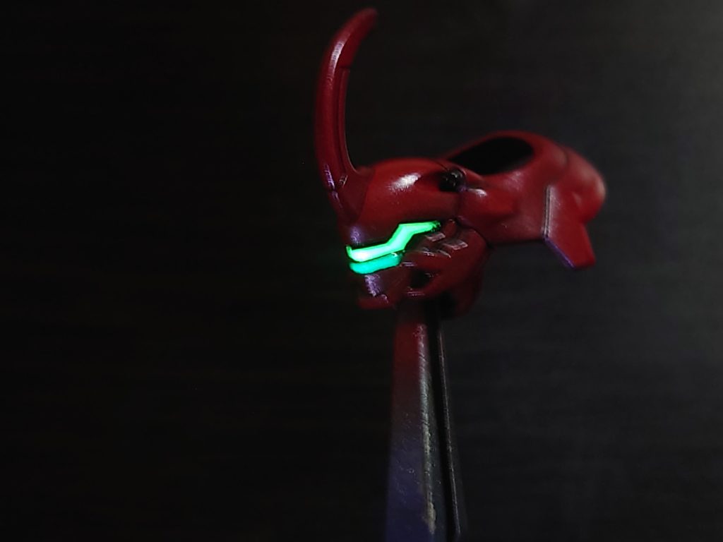 カメラ部分は蛍光塗料で発光