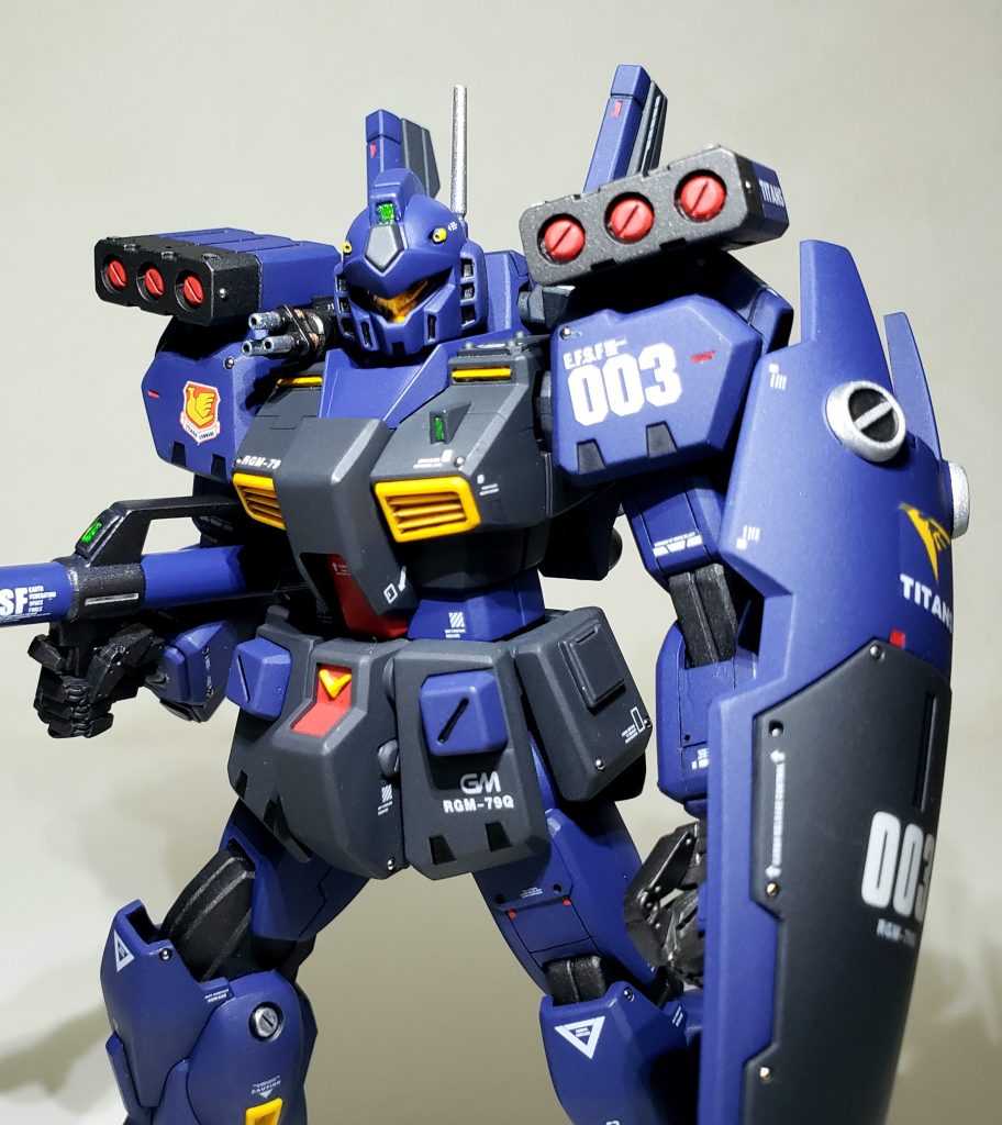 ・センサのシールはなかったので他キットホイルシールの余白を切り出してUVレジン。・90㍉ガトリング砲はNT-1アレックスより。・ミサイルポッドはオリジンザクの予備弾倉を改造して作成。実弾兵器中心の武装を装備してます。