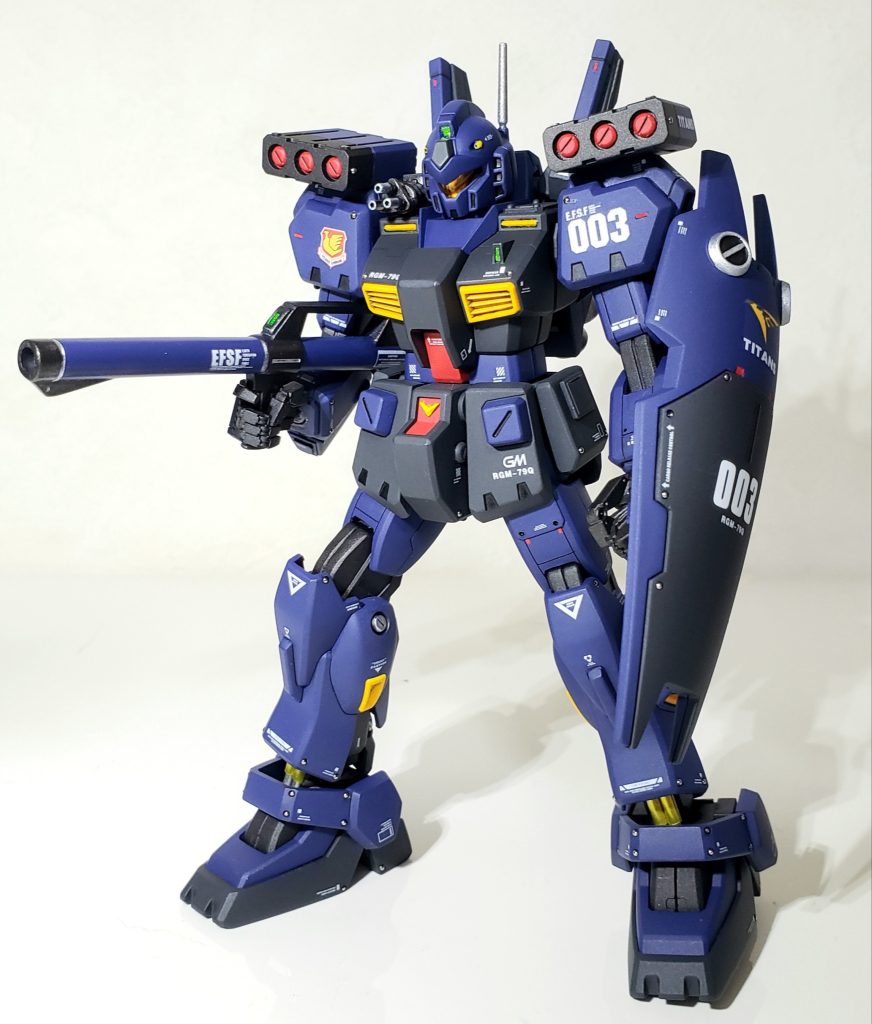 オプション武装として胸部90㍉ガトリング砲と肩部ミサイルポッドを装着した武装強化バージョン。