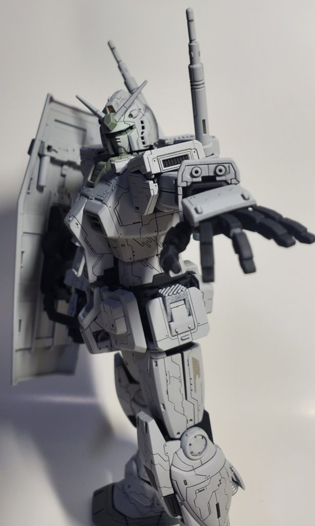 カラーはグレー、差し色に悩んでいた所、後輩が軍艦色はどうですか?というのを採用しました。気に入りました。