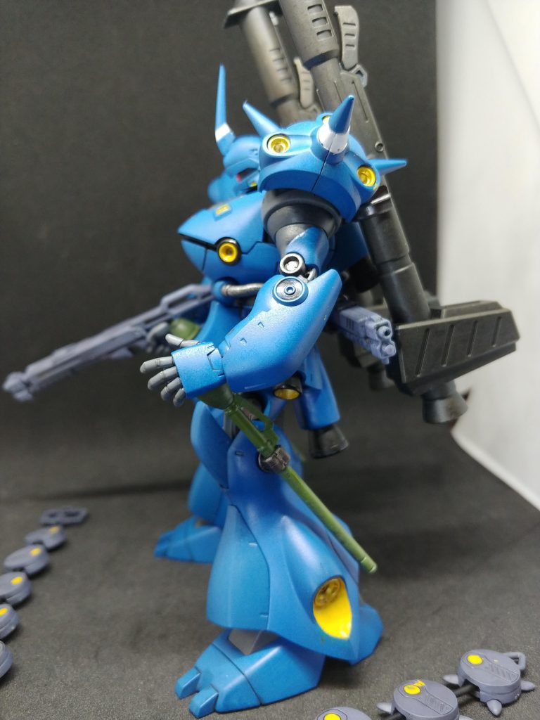 メインのブルーは写真ではほぼ全く分かりませんが、部分的に色分けしてます。微妙にし過ぎてわかりづらい文章書いてて気付いたが、チェーンマインの黄色塗装が...