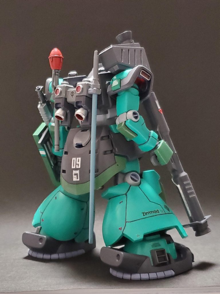 Liaview~✴️バックパックの左側はスペースが空いていたので、シュツルム・ファウストを担架出来るように改修👍今回スジ彫りは足のフレア部分とシールドのラインのみと控えめです😅💦