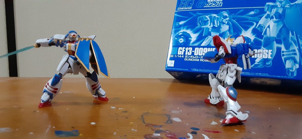 「ガンダムファイト、レディ・ゴー‼️」アニメ見たらこれがやりたくて仕方なくなりましたw しかしシャイニングのふくらはぎの部分塗装したとこ、なぜか色褪せてる…合わせ目消してコアランダーの細かい部分塗装しないと。