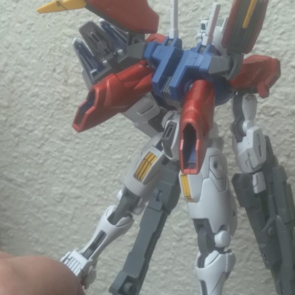 Here's the update on the Aerial Rebuild. I ran out of silver and clear red paint, haha. I'll have to get some more tomorrow afternoon. But so far, I think it's going to come out looking great. It's a very nice model kit. Probably one of my top favorites of the line. （3枚目）