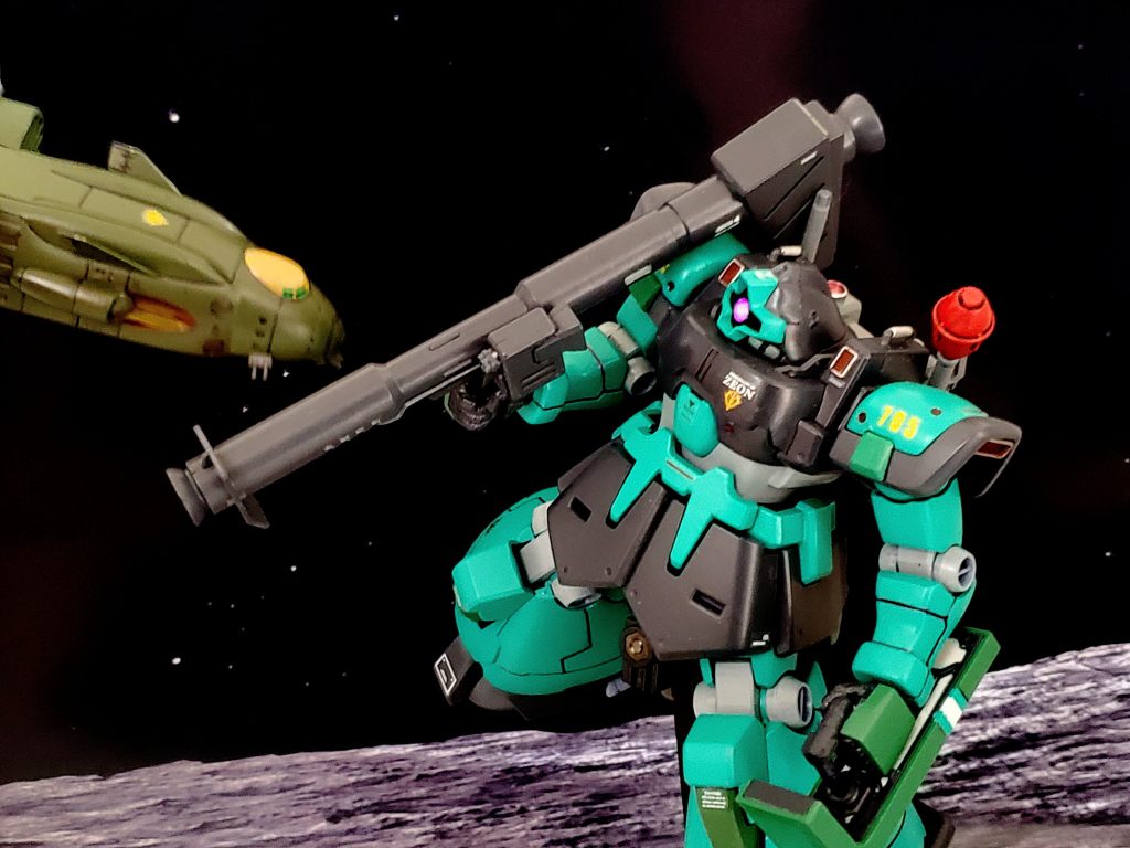 宇宙世紀0082、デラーズ艦隊は暗礁宙域に拠点『茨の園』を完成させ、軍備の充実を計っていた✨エギーユ・デラーズは、アナベル・ガトー少佐、『FairyHeart隊』隊長のキリー・ギャレット少佐をはじめとする数名に、月🌙や各サイドに潜入し連邦の動向を探る情報収集を命じた😔🎶そして、エマァ・ダイス少尉は『FairyHeart隊』の副隊長としてギャレット少佐不在の間、部隊を率いて『茨の園』防衛とバウアー中佐との模擬戦の日々を過ごす…😊