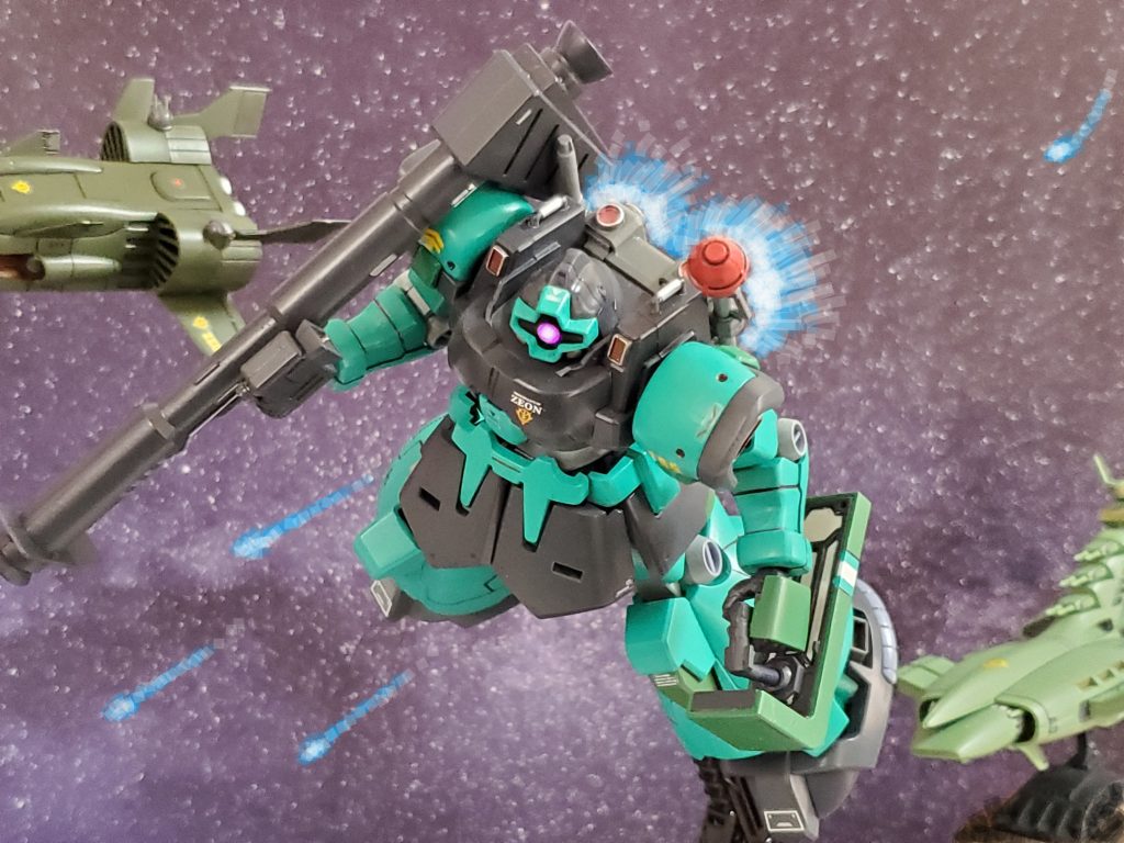 宇宙世紀0082年11月、連邦軍のジオン残党狩り部隊の活動が活発化❕暗礁宙域を捜索する部隊が、ここ『茨の園』に接近しつつあった😱❗マゼラン級3隻からなる小規模部隊ではあるが、発見される訳にはいかない😔デラーズはノルディット・バウアー中佐率いる『元ソロモン特務攻撃隊』とエマァ・ダイス少尉率いる『FairyHeart隊』に殲滅を命じる👆️✨ダイス少尉は副隊長として部隊を指揮し、自らも旗艦ザンジバル級機動巡洋艦『フォルテシモ』から発艦🏃💨