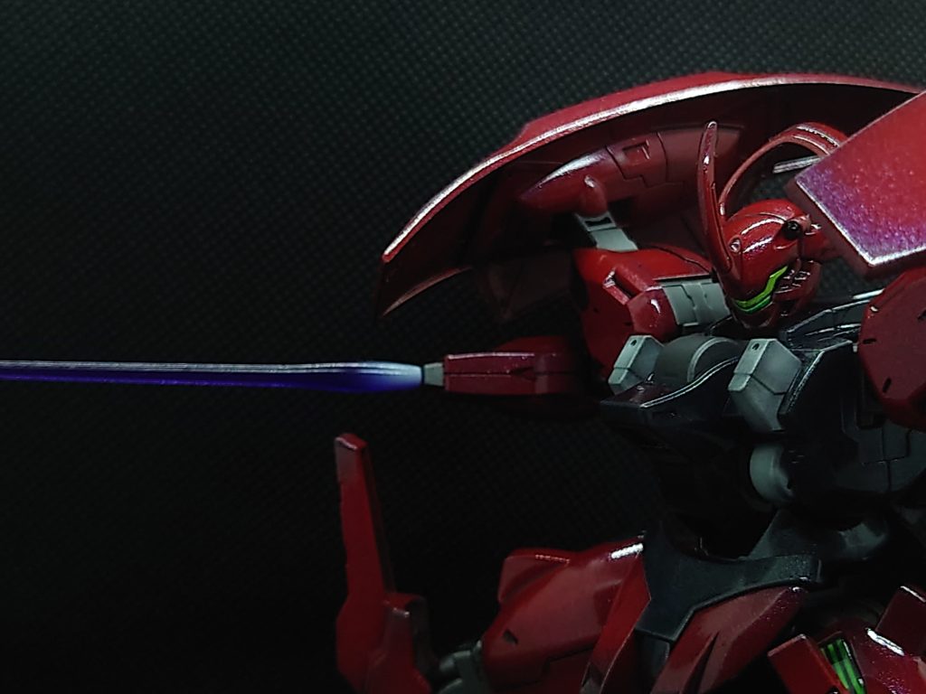 クリアパーツ基部には白でグラデ