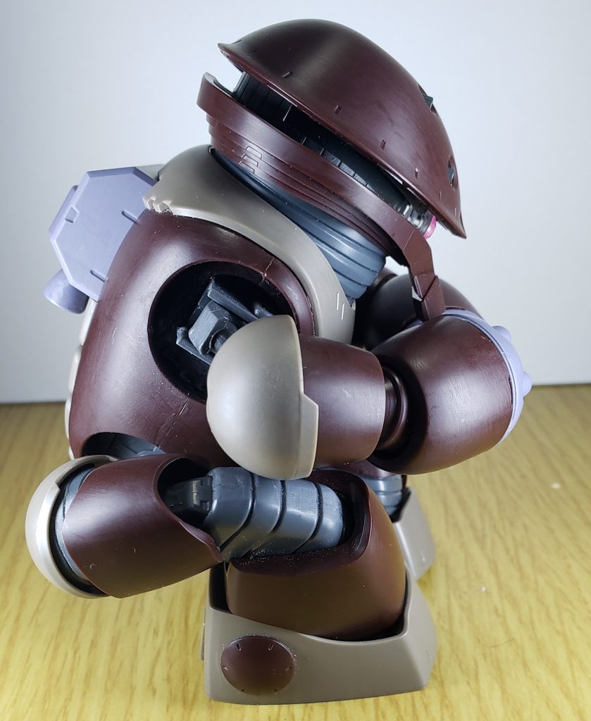 横から見ると空気椅子状態。でも基本的に正面メインで観賞するので、あんまり気にしなくても良さげです。