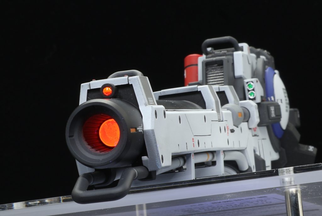 ブラックライトを当てることでビームが撃てるぅ！