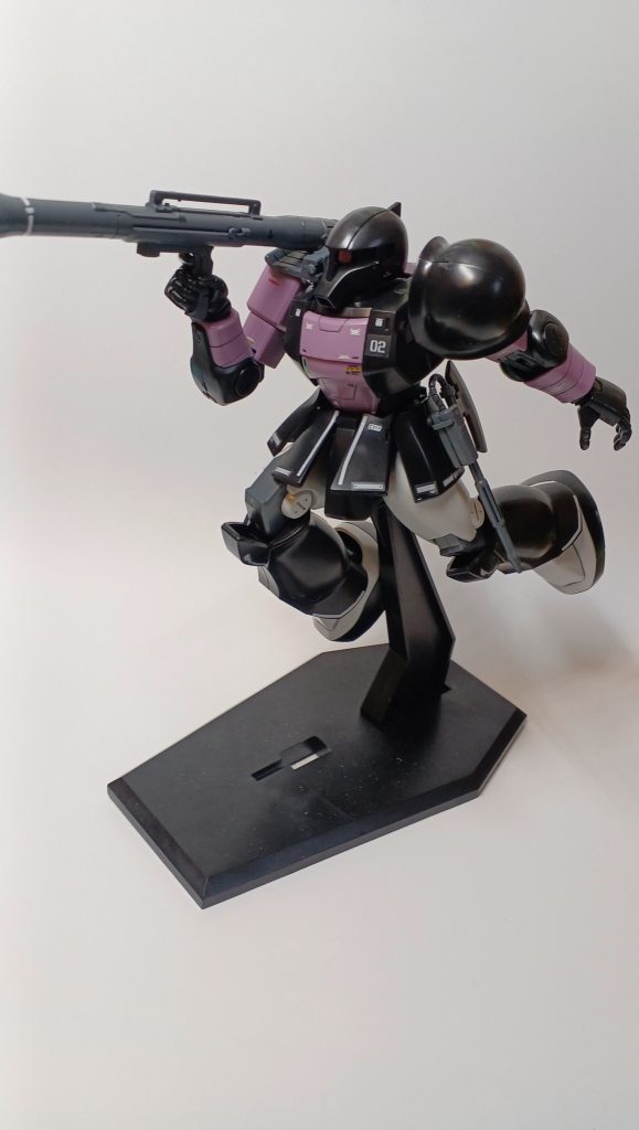 モノアイはクリアパーツじゃなくてシールを貼って表現してますね。(正直、クリアパーツがよかった。)