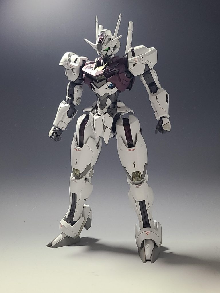 カラーはメインカラーを焔小豆にしてその他はモノトーンで塗装しています。焔小豆は赤だから赤い機体タグつけてもいいよね、、