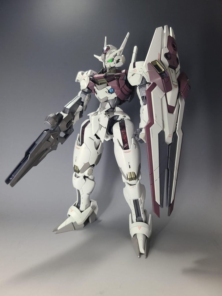 最後にシールドとライフルを持った写真。シールドの存在感もでかいですね！