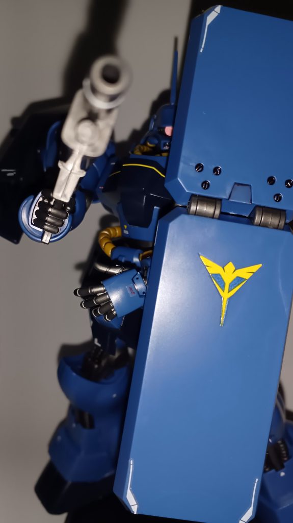 暗いとこから狙う...