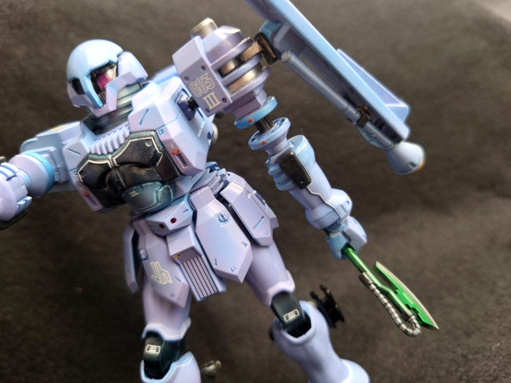 肩の凸押すと腕が伸びるギミック、ヅダならでは