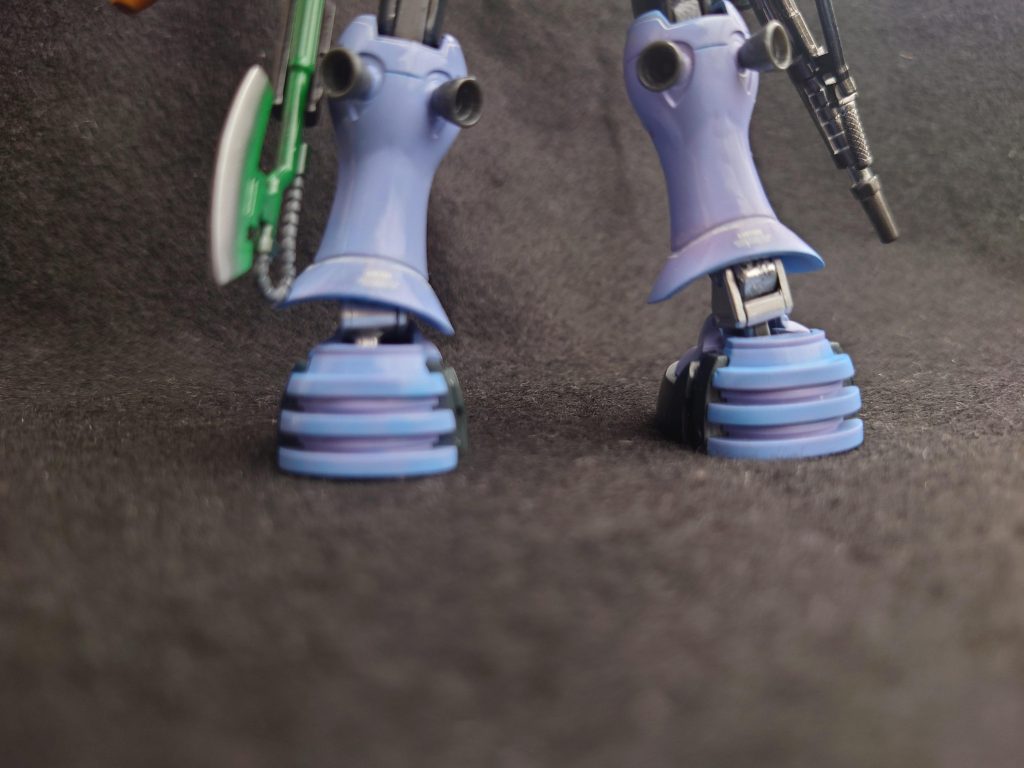 カカトの隙間は細吹きで、マステは使わず