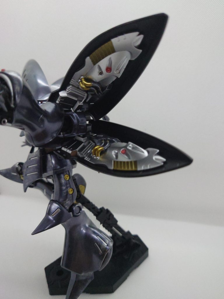 内部もゴールド、シルバー、ブラックメタリックをマスキングで塗り分けました。