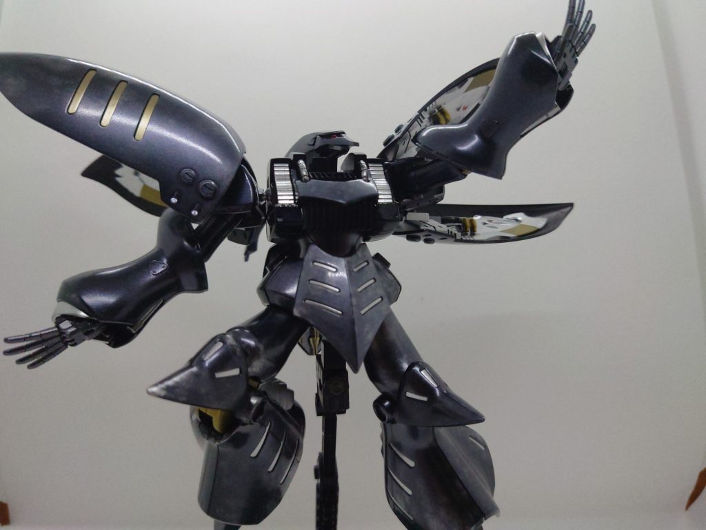 光のあたり方で色が変わるのがいいです！