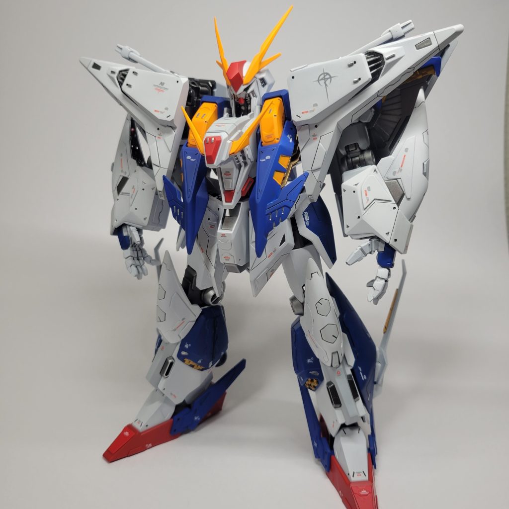 素組の状態だと情報量が少なく感じたのでスジボリとプラバンで情報量をくどくないように増やしてみました。