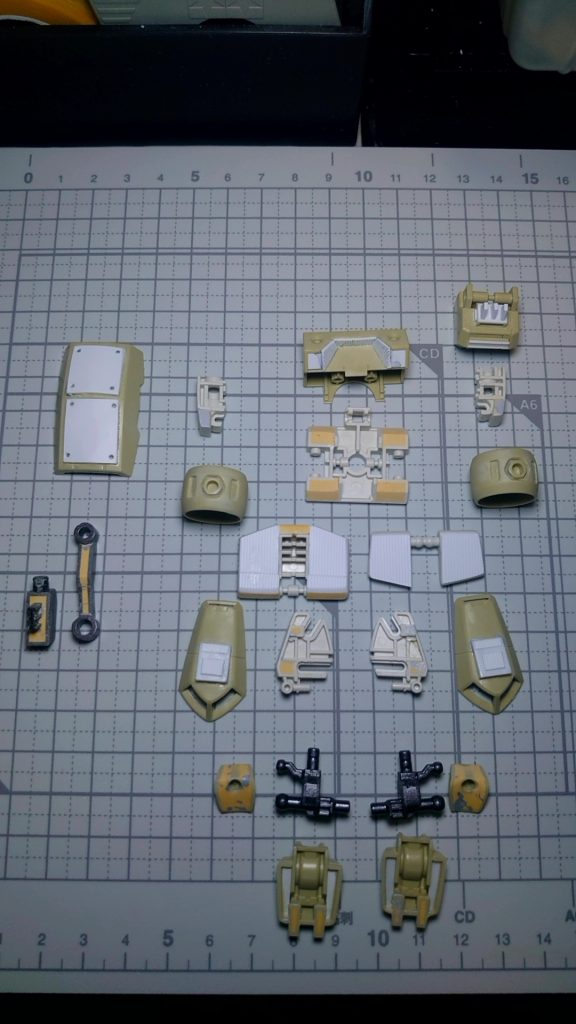 穴埋めしたり、プラ板はったりしたパーツ。