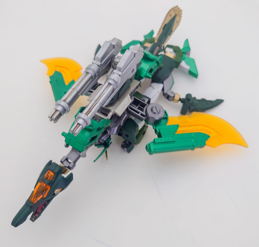 可変形態(ビーストモード形態)ワニをイメージした可変機体にしております。ワニというより白亜紀の首長竜ぽく見えるのは大目に見てください。