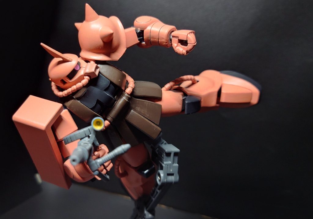 ガンダムは、いないですけど定番の蹴りです。