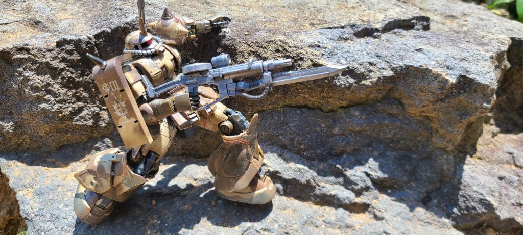 リアルジオラマ…まぁ自宅の庭なんですが(ФωФ;)この機体は撮影ブースじゃないかなと思って初屋外撮影wこの銃剣タイプはロマンを感じます(ФωФ)