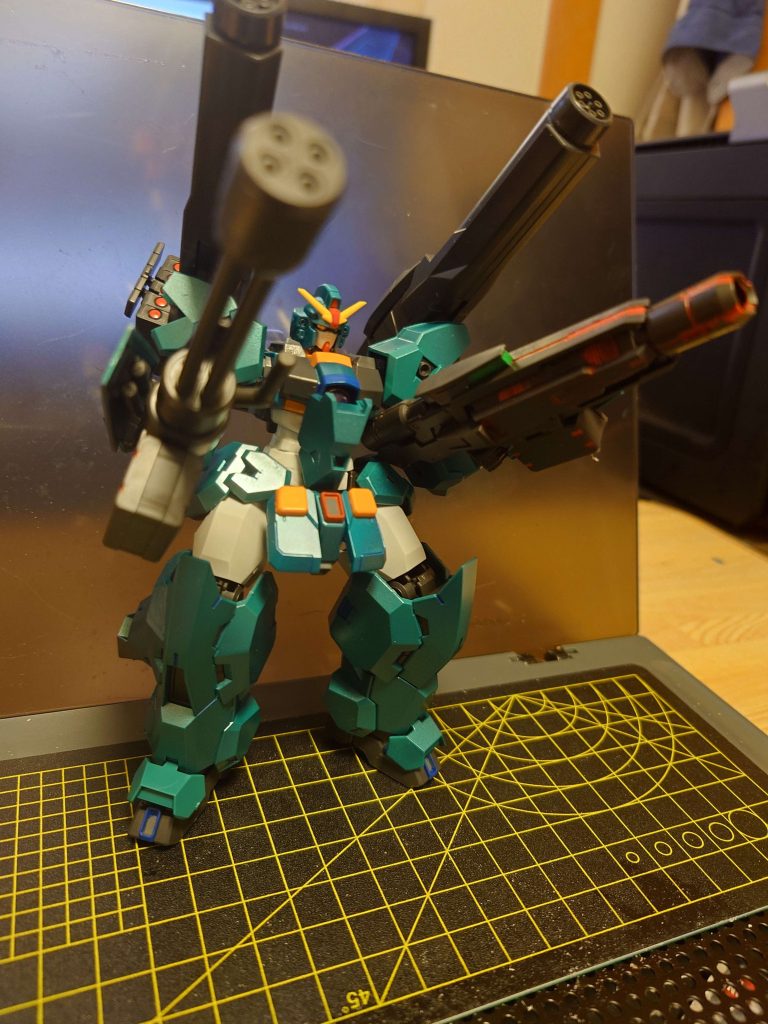 重砲撃・多砲門射撃機お約束のフルバーストモードっ。全問発射は浪漫℃高くて好きです。レオパルド・ダヴィンチのミサイルユニットは開閉できるので格好良さ+。