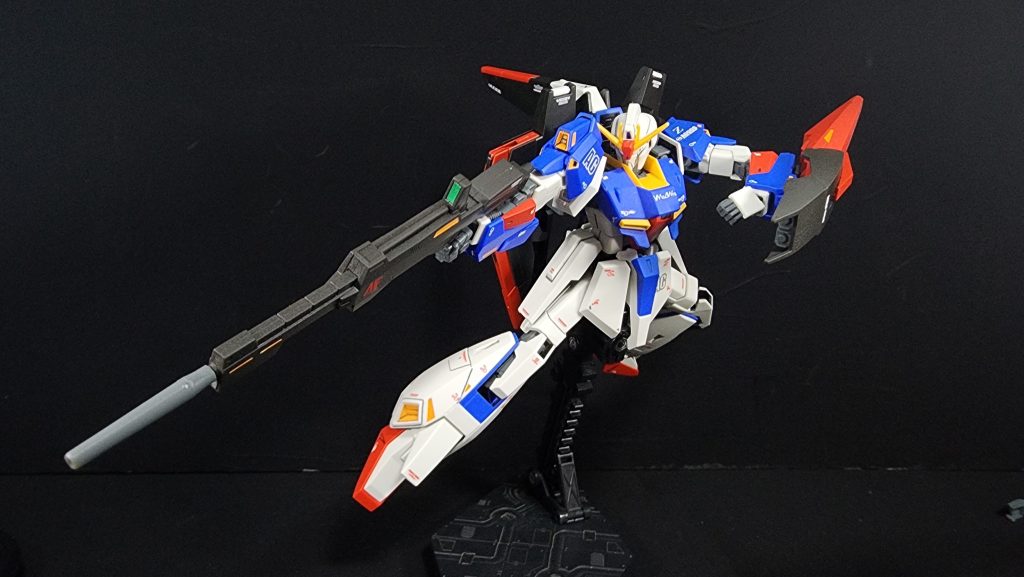 ポージングは難易度高め…