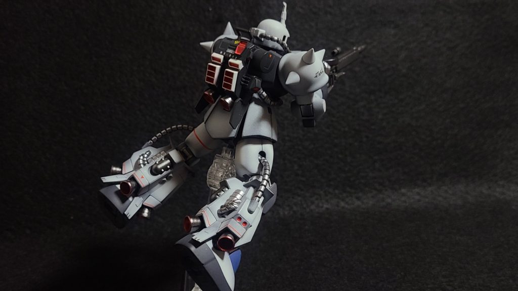 エリオット・レムは言いました。「ザクをいじるしか能のないロートルにもまだやれる事はあると信じたいのだよ・・・私は。」なんだか自分の事を言われている様な気分ですね。しかしこれだけ良いデザインなら、まだまだザクの可能性は無限にあると私は思います。