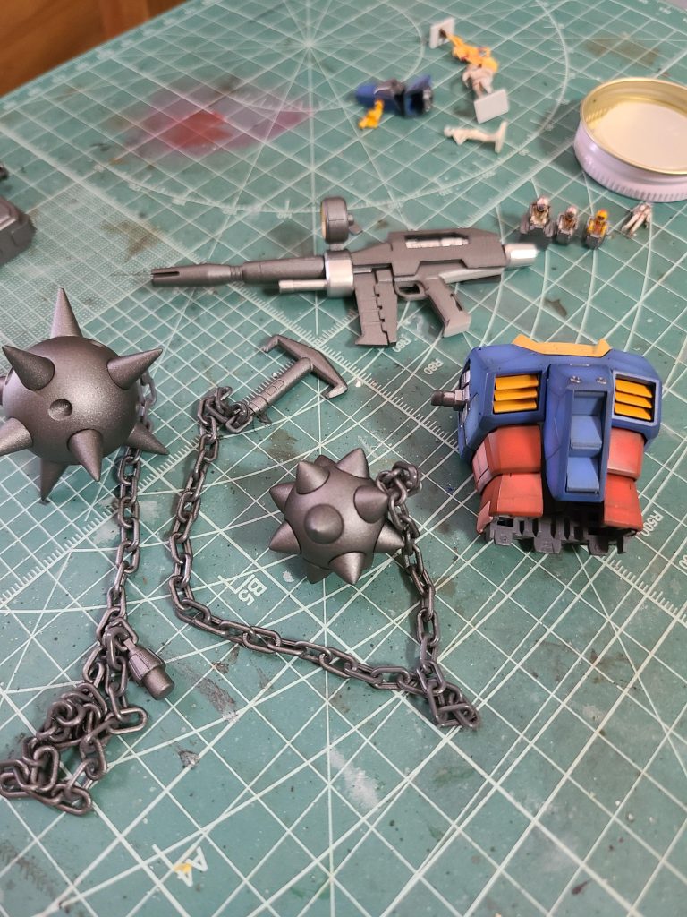 次回作のガンダムもちゃんと作ってますよ。白いパーツはまだ切り出してもいませんが(笑)