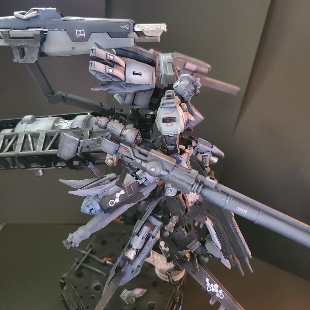 色んなジャンクパーツなどを切り貼り、脚ブースターの機体を作ってみたいと思いました。