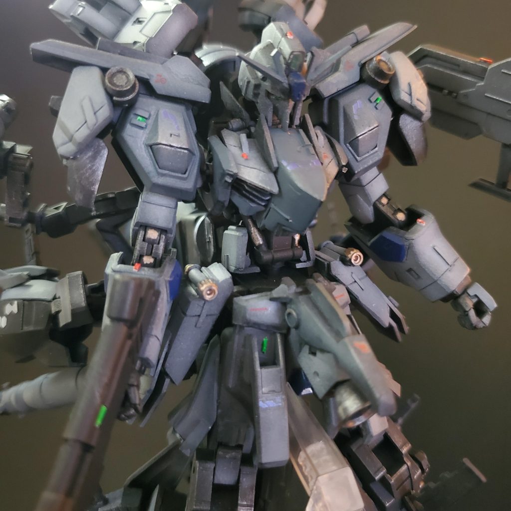 塗り分け得意ではないので 無難なグレーカラーですが粗だらけで申し訳ない。