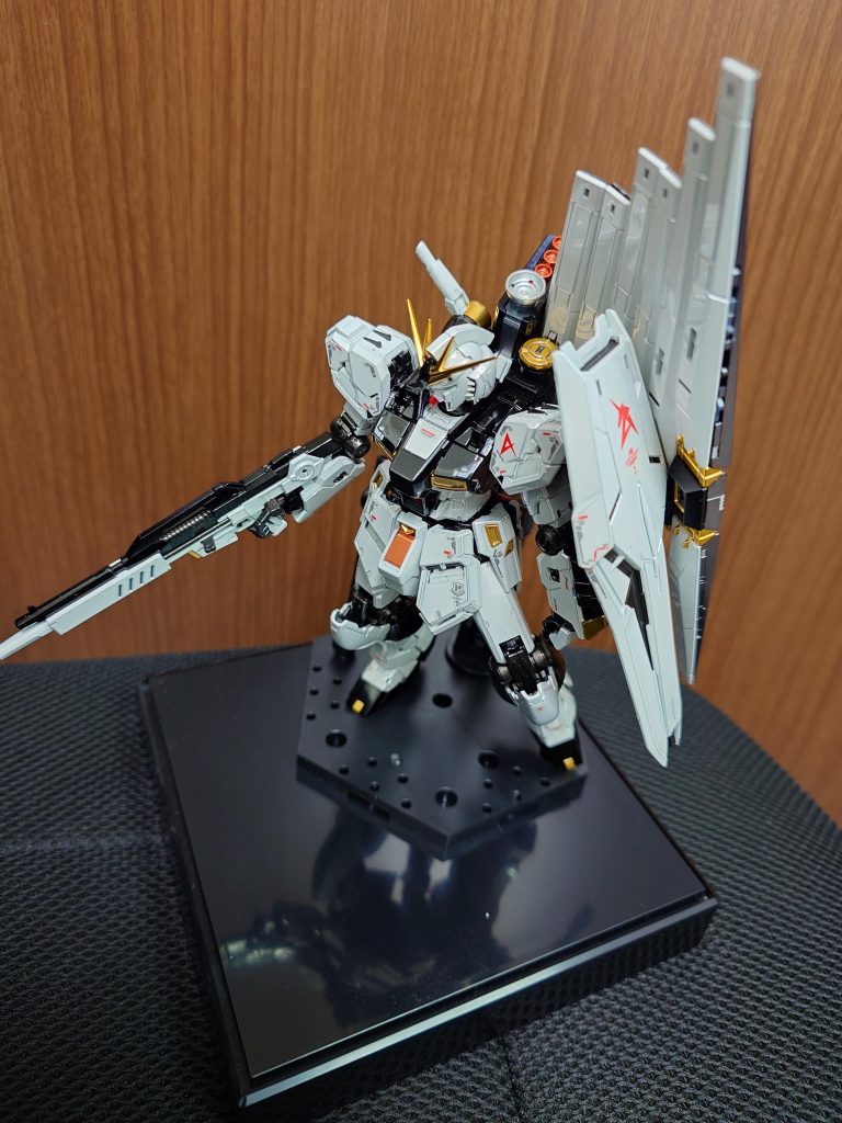 RG vガンダム チタニウムフィニッシュ部分塗装–2枚目/制作者：プラビギナー