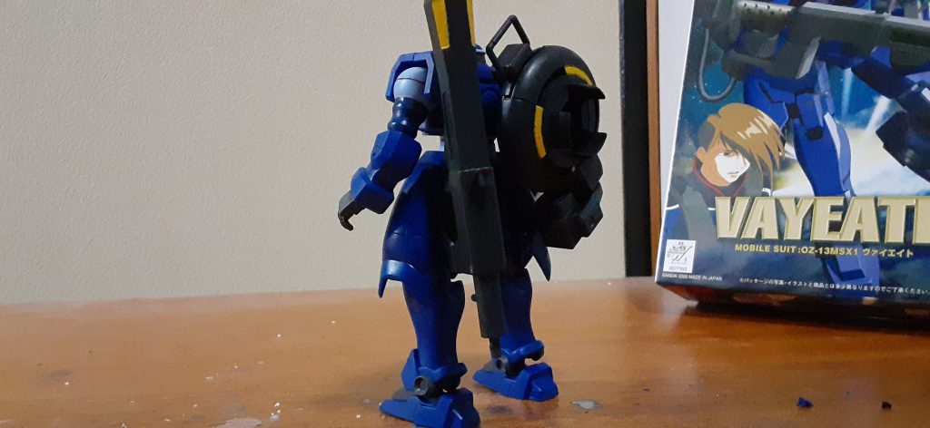 手首パーツは同じWガンダム系のHGキットのを流用、ただボールジョイントが小さいのでパテで太らそうとしたらうまくいかず、元のポリキャップのボール移植してます。右はトリガーに指かけてるやつ、左は平手で固定です。