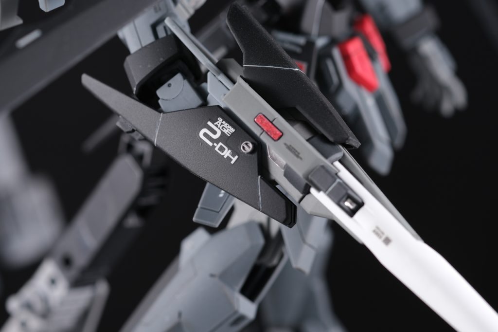 ↑ランサー。白いデカールと白いスミ入れ。丸い突起も付けました。