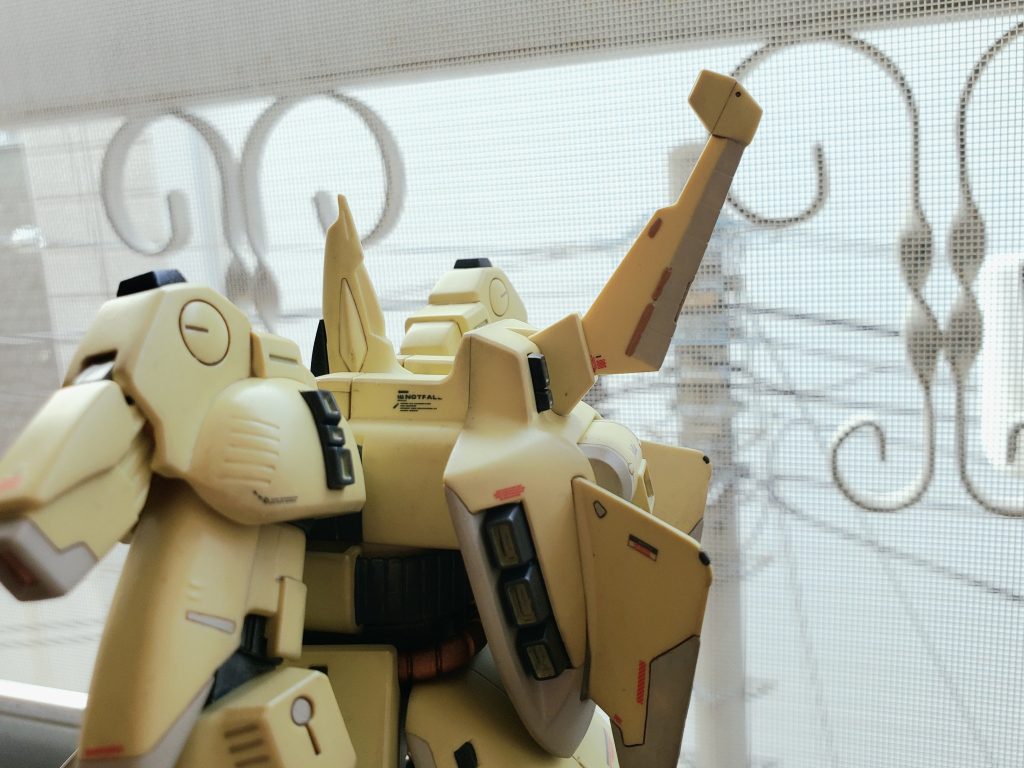 zガンダムは好きな機体も多く、ジオは非常に楽しかったです。差し色やスジ彫りをオリジナルで入れるのは何となく気が引けましたが、チャーミングな雰囲気になってこういう楽しみもあるのだなと実感しました。少しずつ色んなことにチャレンジしたいと思います。ガンスタにて沢山の素敵なジオを参考にさせていただきました、諸先輩方々、アドバイス等ございましたらお声掛け戴けると幸いです。使用塗料他差し色 Mr.color c315 グレービームライフル・バーニア クレオスガンダムカラーUG15 ファントムグレーバーニア内側 Mr.color c127 コクピット色ダクト Mr.metalcolor mc215 カッパースミ入れ ウェザリングカラー グレイッシュブラウン本体ウェザリング ウェザリングマスターF チタン関節ウェザリング ウェザリングマスターC シルバー