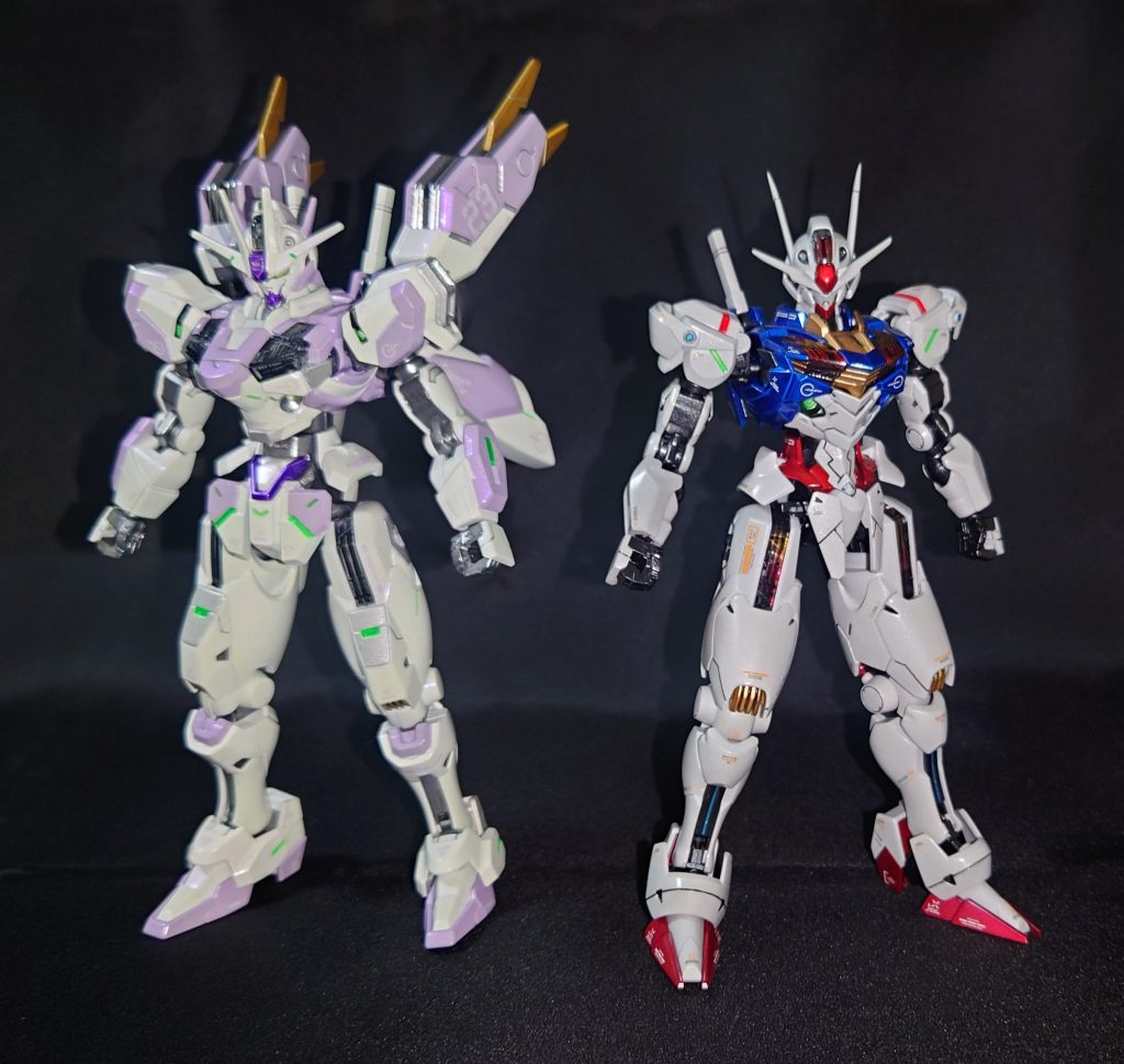 年初にアップした初期型とのツーショット。初期型の方が女性的で改修型は男性的なんて言われたりもしてるようですが、カラーリングだけでも真逆に感じる不思議(^_^;)皆さんにはどう見えるでしょうか？