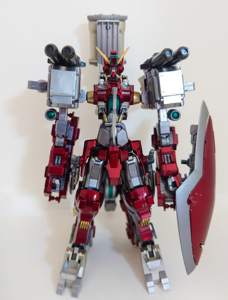 正面。最初はゴテゴテしたマッシブな機体にしようと考えていましたが、スパロボのアルトアイゼンみたいな仕上がりになってしまったので、思い切って現在のフォルムにしてみました。ミサイルポッドはどうしても使ってみたかったので、満足しています。(シルエットがどことなくファフナーみたいなのは気にしないでください)