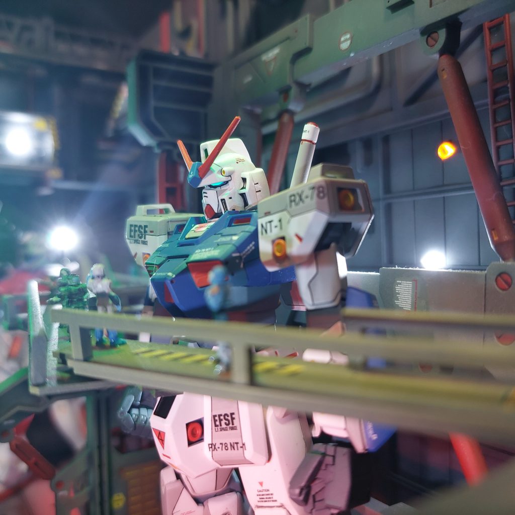 やっと白色パイロットが似合う機体が完成した感じです✨しかし…格納庫ジオラマ…最高ですね✨見ていただきありがとうございましたm(。_。)m