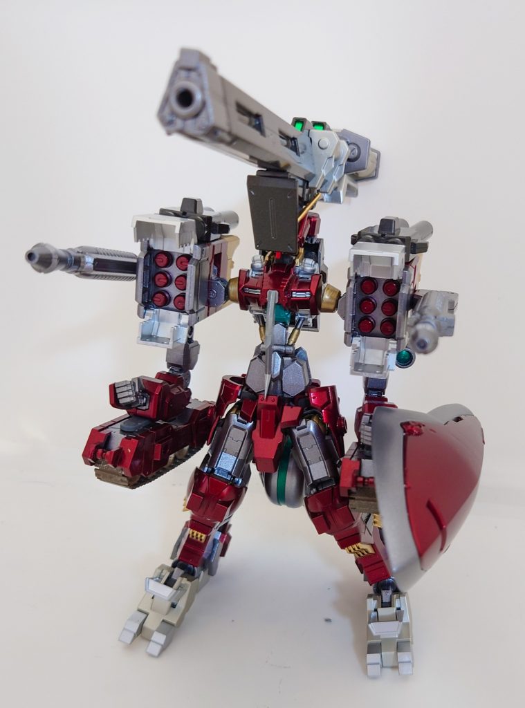 フルバーストモード。大型レールバズーカの照準を合わせるように照準器バイザーを取り付け。